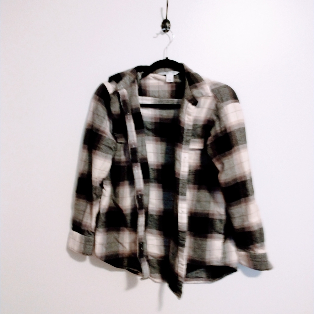 Old Navy the boyfriend shirt white and black plaid flannel button up size small. - Picture 2 of 5